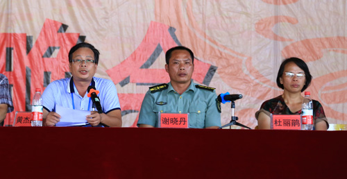 圖六 黃杰品副校長(zhǎng)(左一)講話.jpg