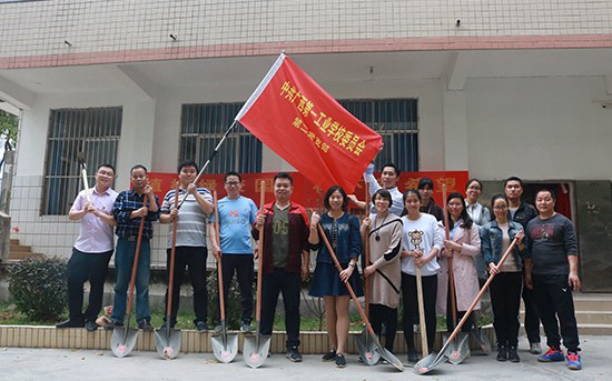 圖三 植樹教師合影_1.jpg