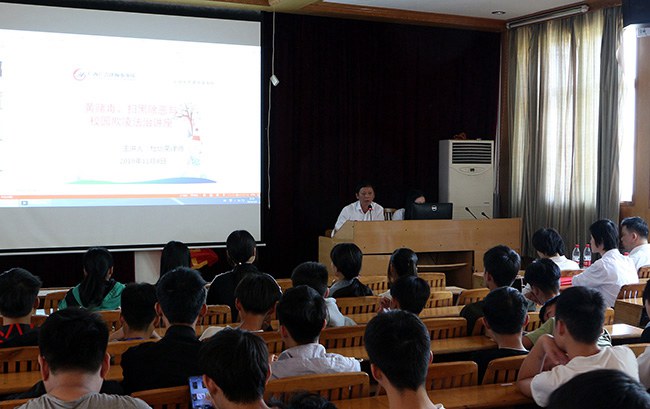 圖 杜培榮律師開展法制講座.JPG