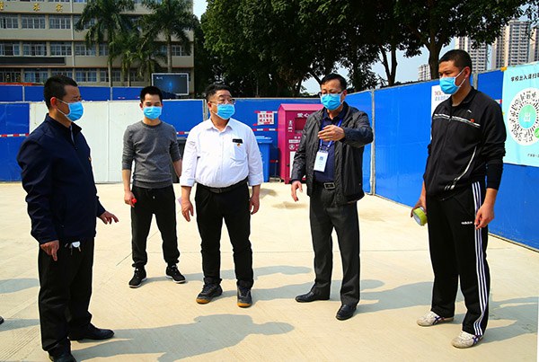 黃杰品校長(zhǎng)、張海林書(shū)記、李健副校長(zhǎng)到現(xiàn)場(chǎng)指揮演練.jpg