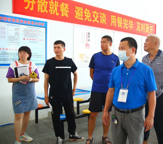 1598750596886196.jpg 檢查食堂環(huán)境衛(wèi)生.jpg
