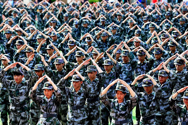 1599466104623193.jpg 全體軍訓(xùn)學(xué)生展示《國家》手語操.JPG