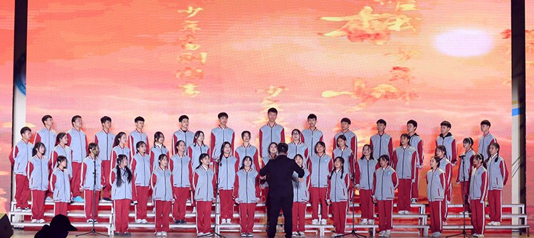 學(xué)生合唱《少年中國說》.JPG