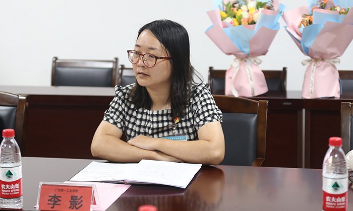 1631810169708934.jpg 優(yōu)秀教師代表李影.JPG