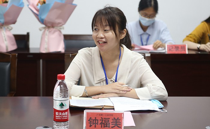 1631810187959497.jpg 優(yōu)秀教師代表鐘福美.JPG