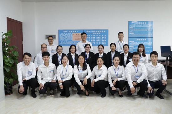 1642298157236967.jpg 機電一體化專業(yè)群名師工作室部分成員.jpg