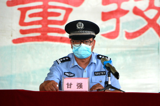 1.邕武派出所警官、學(xué)校法制副校長甘強(qiáng).jpg