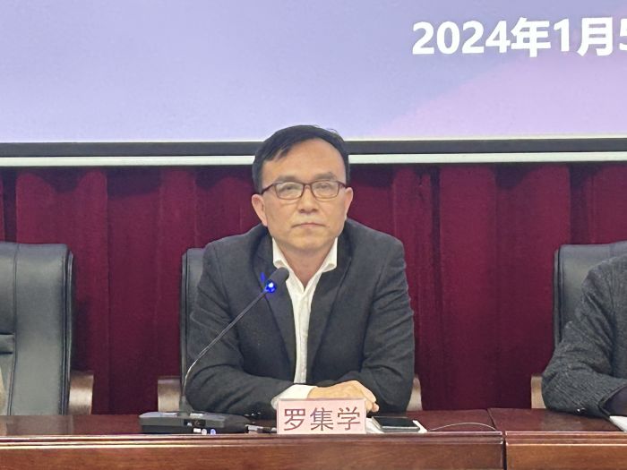 1704765324323172.jpg 2.南寧市第六職業(yè)技術(shù)學(xué)校副校長羅集學(xué)作點評.jpg